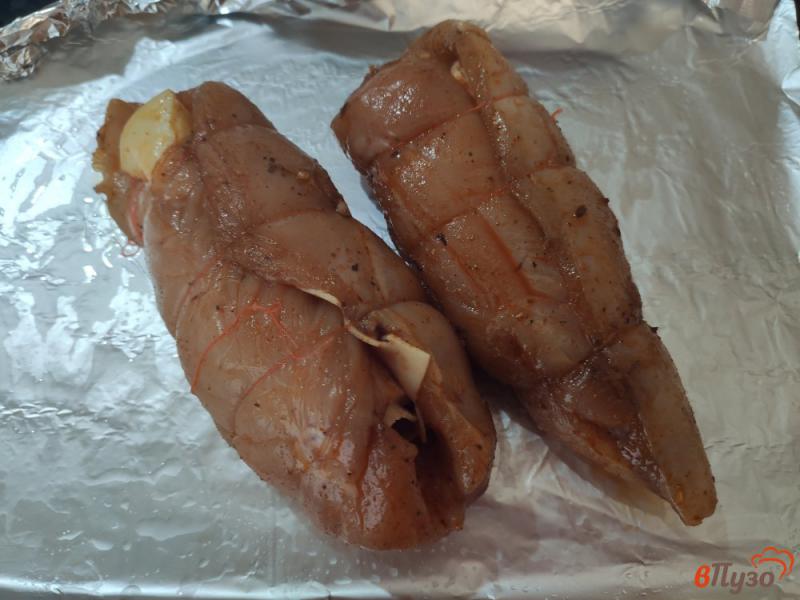 Фото приготовление рецепта: Рулеты из куриного филе с сыром шаг №6