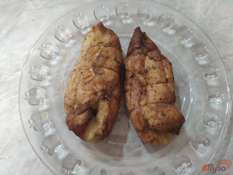 Фото приготовление рецепта: Рулеты из куриного филе с сыром шаг №7