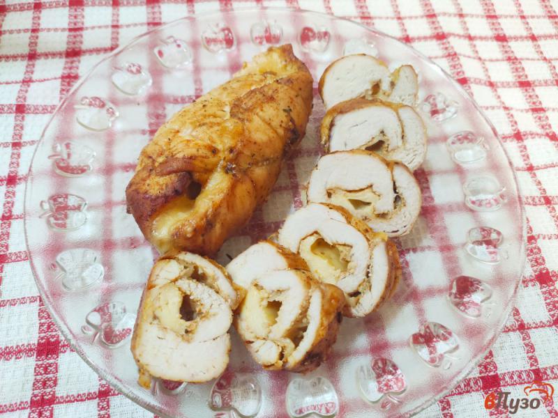 Фото приготовление рецепта: Рулеты из куриного филе с сыром шаг №8