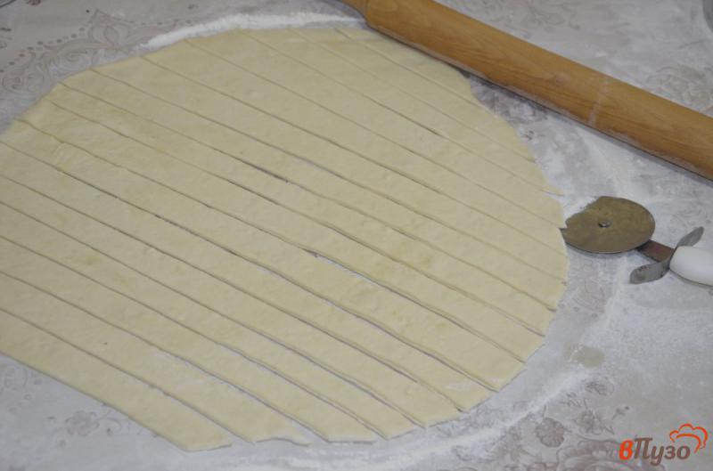 Фото приготовление рецепта: Сосиски в тесте на сковороде шаг №2