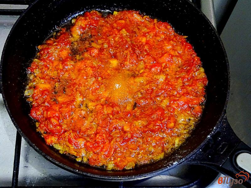 Фото приготовление рецепта: Соус из томатной пасты к макаронам шаг №4