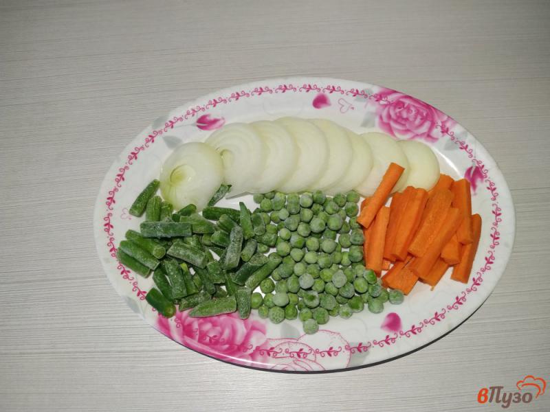 Фото приготовление рецепта: Запечённые куриные бёдра с овощами шаг №1