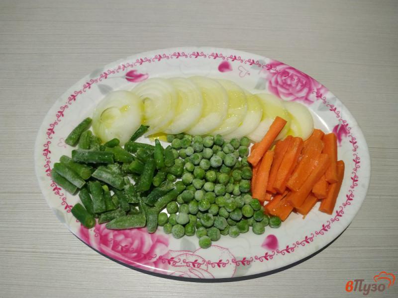 Фото приготовление рецепта: Запечённые куриные бёдра с овощами шаг №2