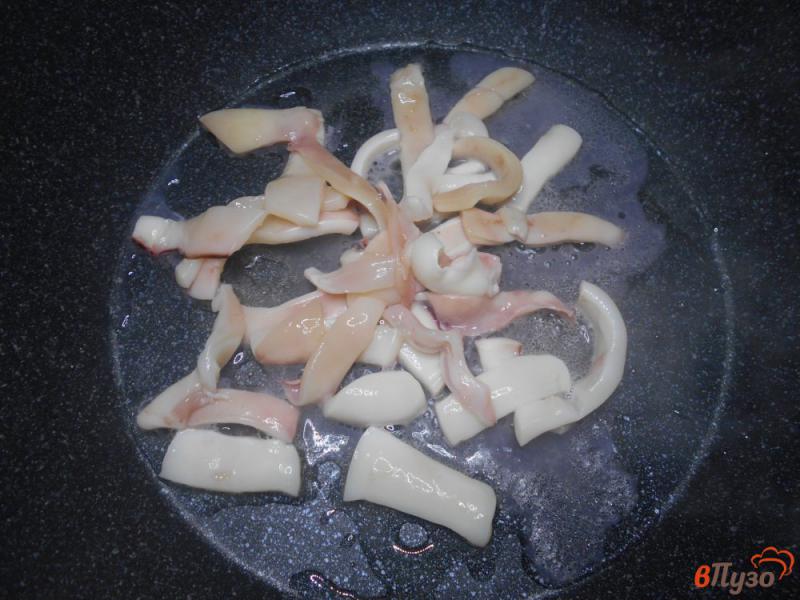 Фото приготовление рецепта: Кальмары в соево-медовом соусе шаг №1