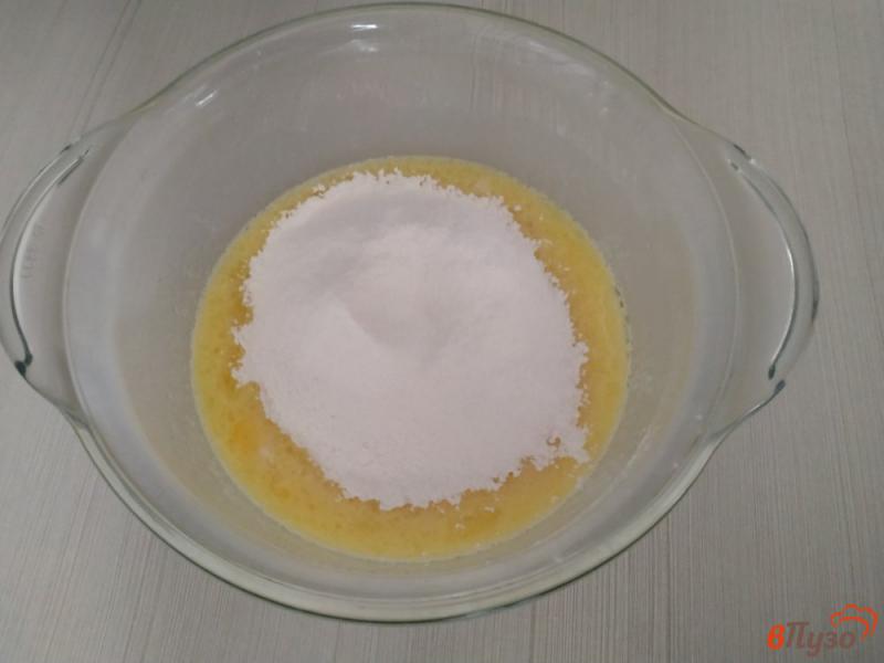 Фото приготовление рецепта: Лимонный пирог в микроволновке шаг №4