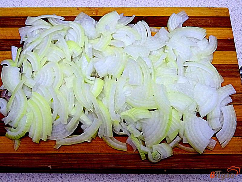 Фото приготовление рецепта: Свинина томлёная в луково - чесночном соусе шаг №4