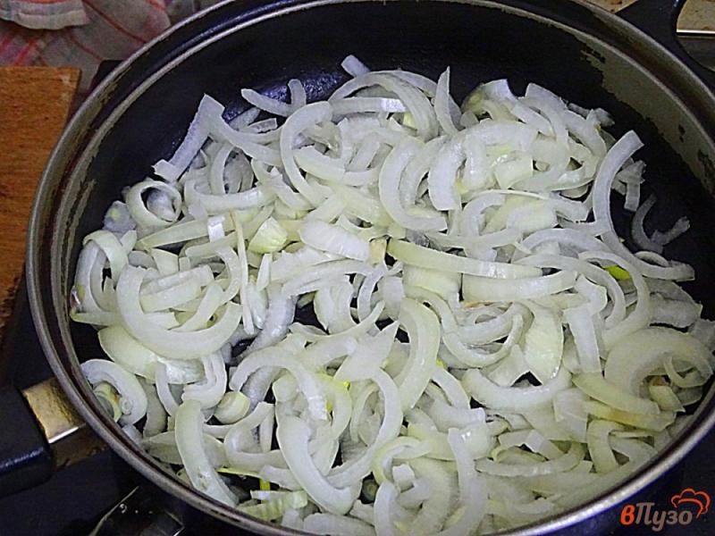 Фото приготовление рецепта: Свинина томлёная в луково - чесночном соусе шаг №5