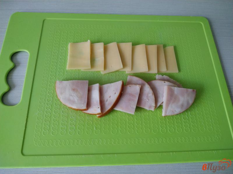 Фото приготовление рецепта: Зразы куриные с ветчиной и сыром шаг №5