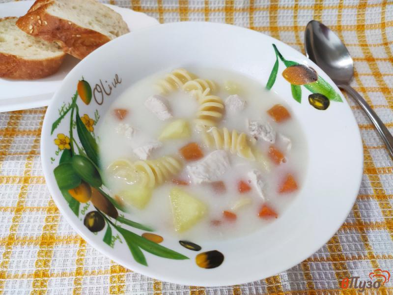 Фото приготовление рецепта: Овощной суп с макаронами и плавленным сырком шаг №7