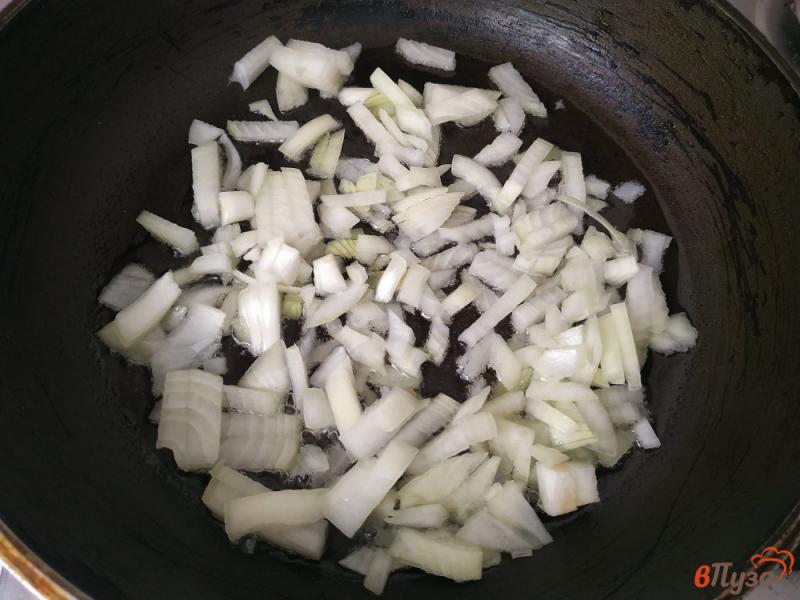 Фото приготовление рецепта: Картофельная запеканка с куриным фаршем шаг №2
