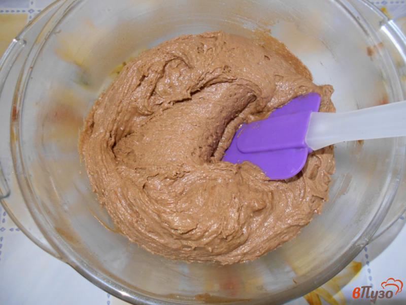 Фото приготовление рецепта: Шоколадные пирожные с ежевичной начинкой шаг №4