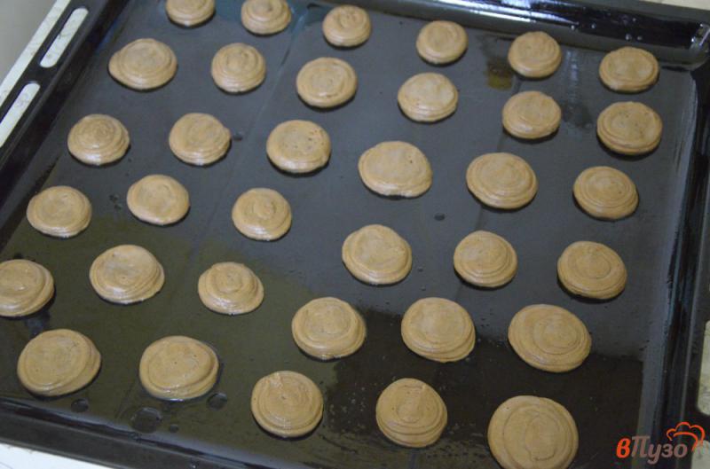 Фото приготовление рецепта: Шоколадные пирожные с ежевичной начинкой шаг №5