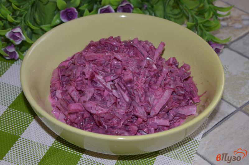 Фото приготовление рецепта: Салат свекольный с колбасой шаг №5