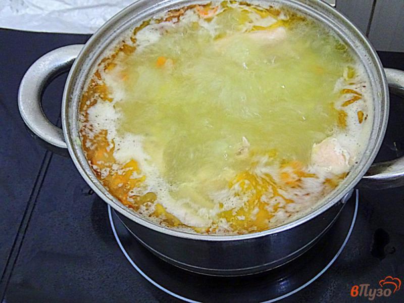Фото приготовление рецепта: Суп из лосося с плавленым сыром шаг №7