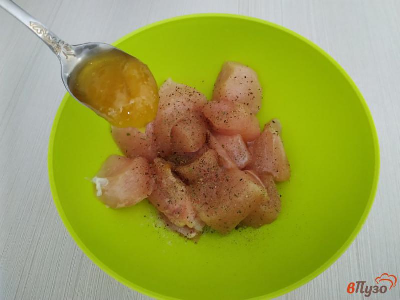 Фото приготовление рецепта: Куриное филе в медовом маринаде шаг №2