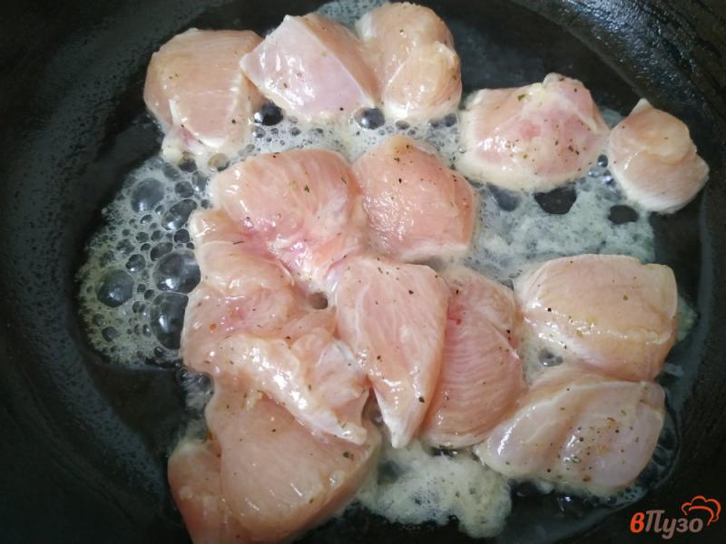 Фото приготовление рецепта: Куриное филе в медовом маринаде шаг №5