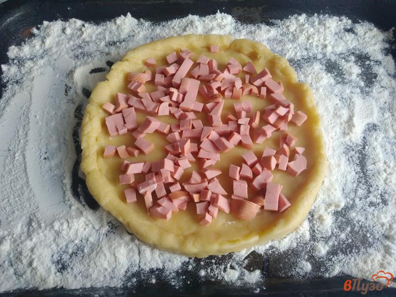 Фото приготовление рецепта: Пицца на слоёном тесте шаг №9