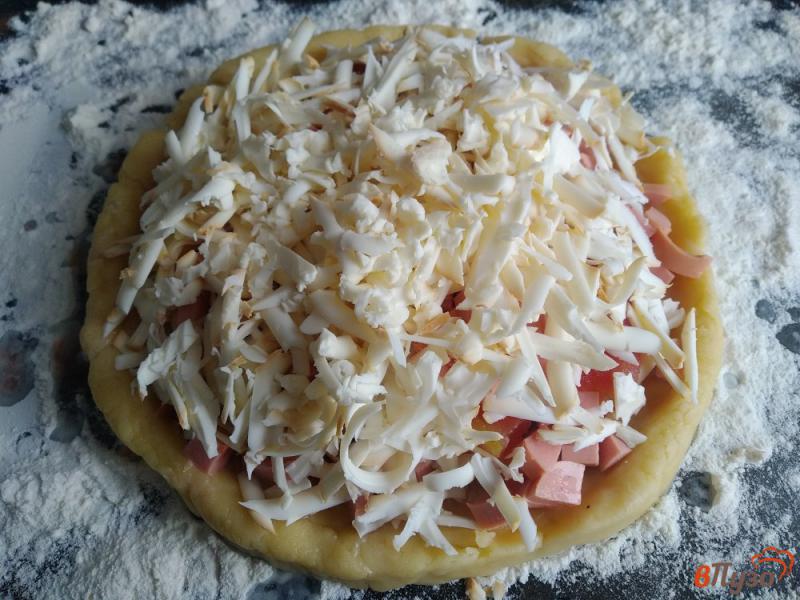 Фото приготовление рецепта: Пицца на слоёном тесте шаг №12