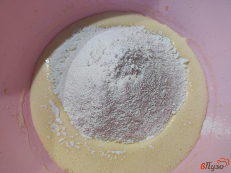 Фото приготовление рецепта: Песочный пирог с вареньем шаг №3