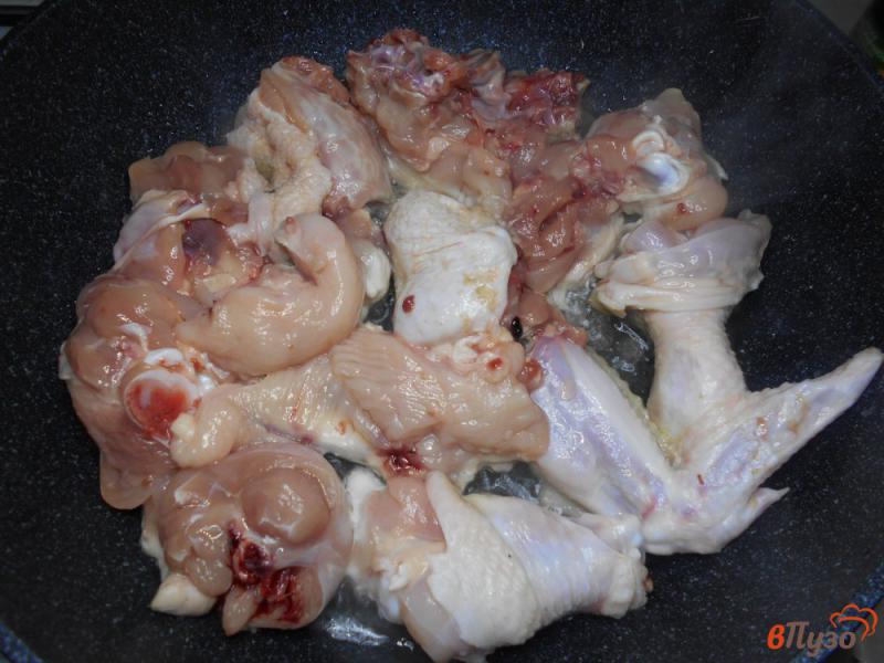 Фото приготовление рецепта: Картофель с курицей на сковороде шаг №1