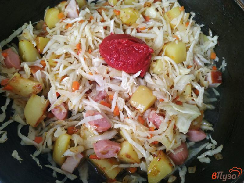 Фото приготовление рецепта: Овощное рагу с сосисками шаг №9
