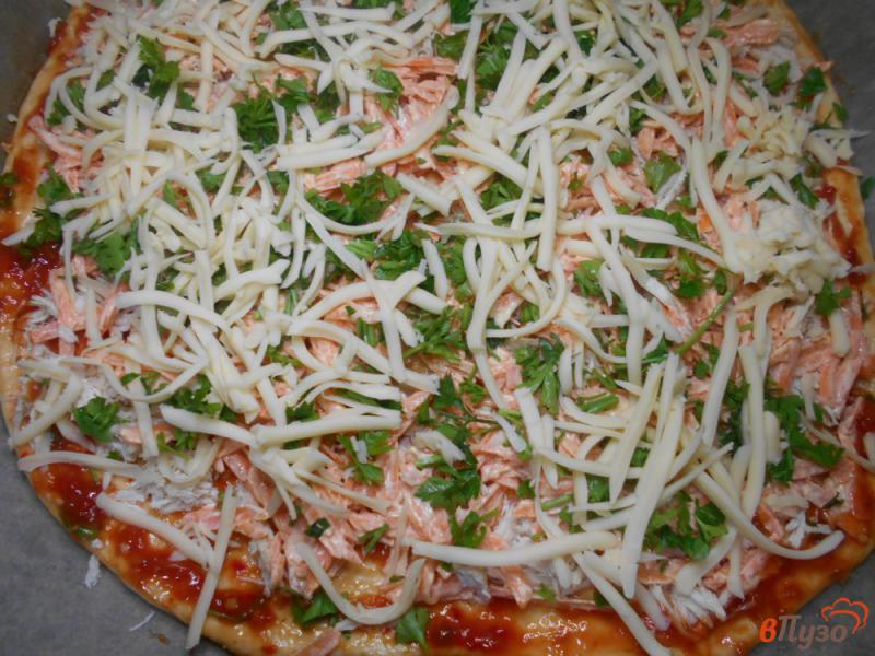 Фото приготовление рецепта: Пицца на дрожжевом тесте с курицей шаг №11