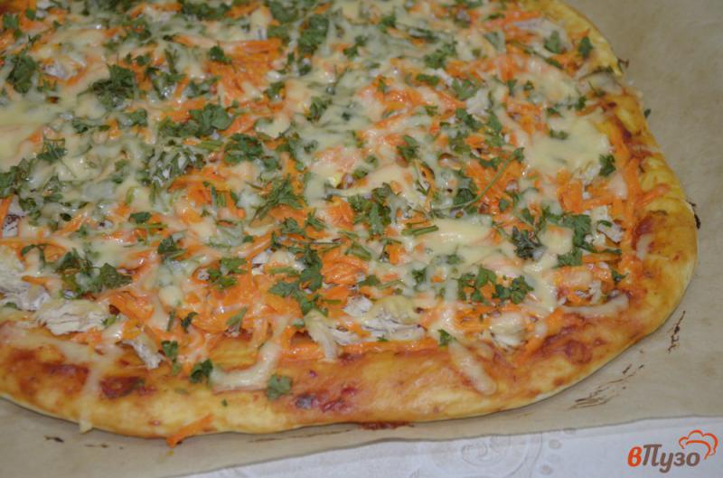 Фото приготовление рецепта: Пицца на дрожжевом тесте с курицей шаг №12