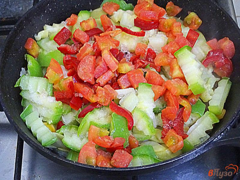 Фото приготовление рецепта: Рагу из замороженных овощей со сметаной шаг №5