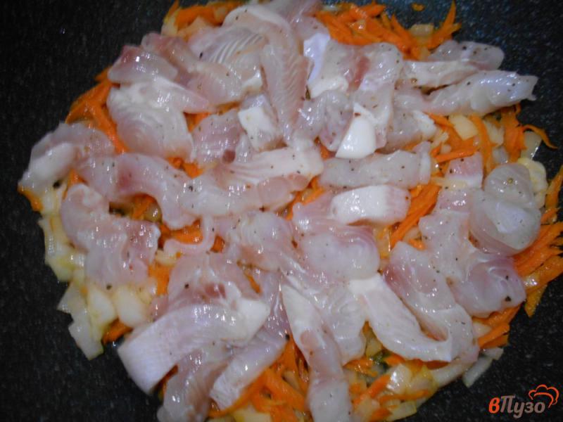 Фото приготовление рецепта: Морской язык в томатном соусе шаг №4