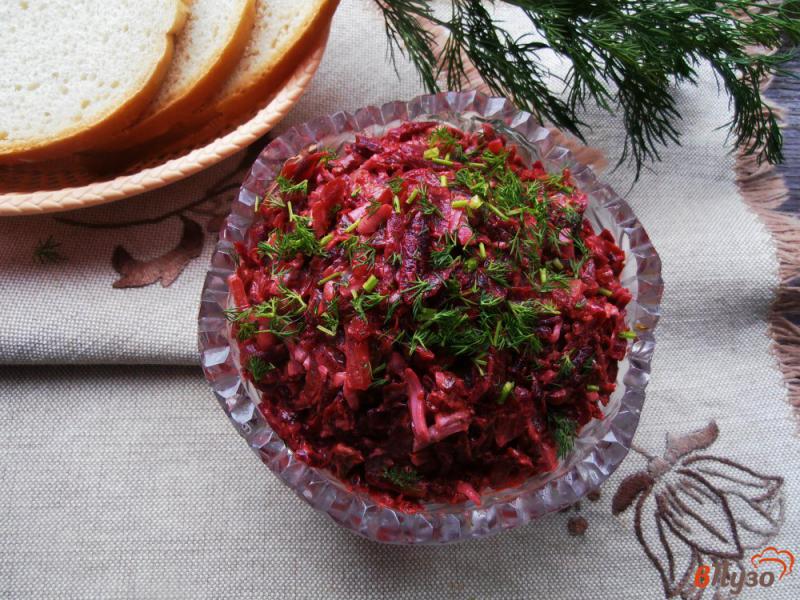Фото приготовление рецепта: Свекольный салат с жареным луком шаг №6