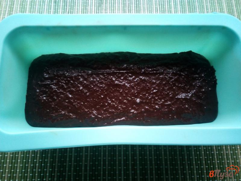 Фото приготовление рецепта: Шоколадный кекс на яблочном пюре шаг №5