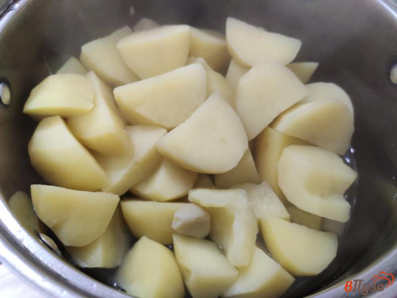 Фото приготовление рецепта: Картофельное пюре с чесноком шаг №2