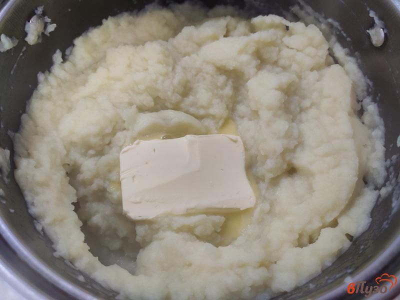 Фото приготовление рецепта: Картофельное пюре с чесноком шаг №5