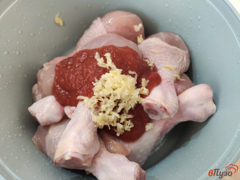 Фото приготовление рецепта: Куриные голени запечённые с кетчупом шаг №2