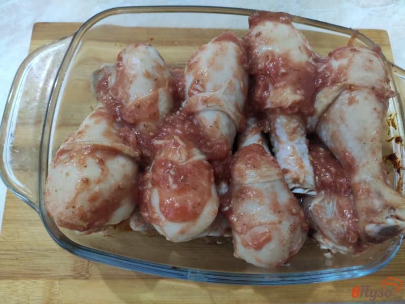 Фото приготовление рецепта: Куриные голени запечённые с кетчупом шаг №5