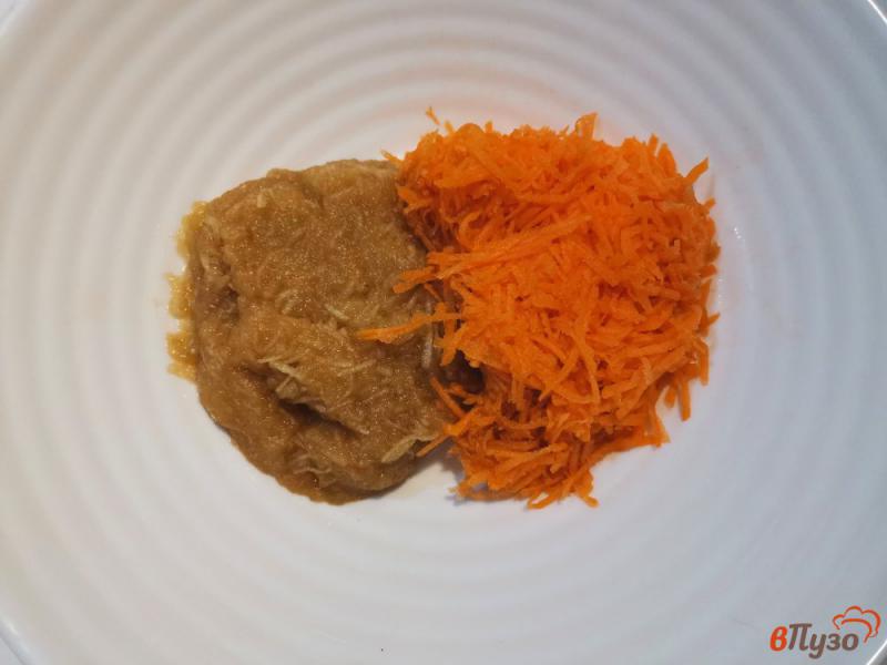 Фото приготовление рецепта: Яблочно-морковные оладьи на овсяной муке шаг №1