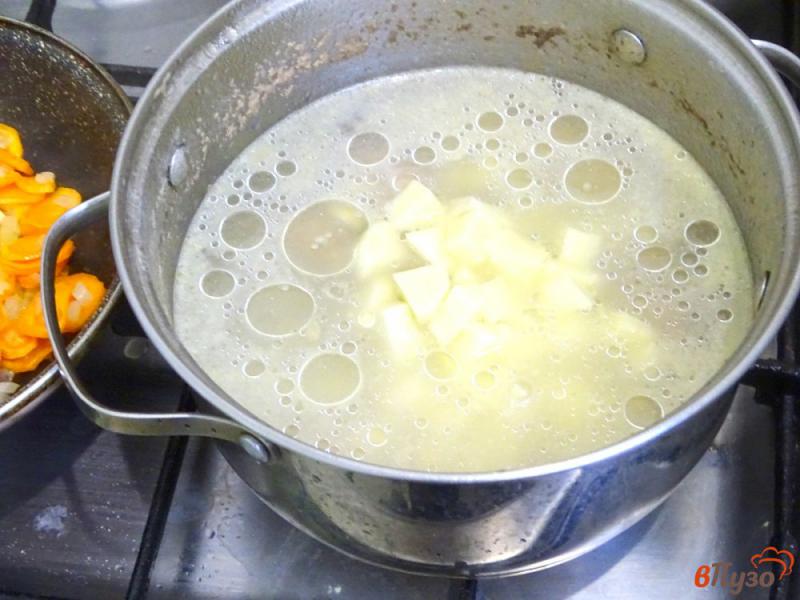 Фото приготовление рецепта: Гороховый суп на курином бульоне шаг №4