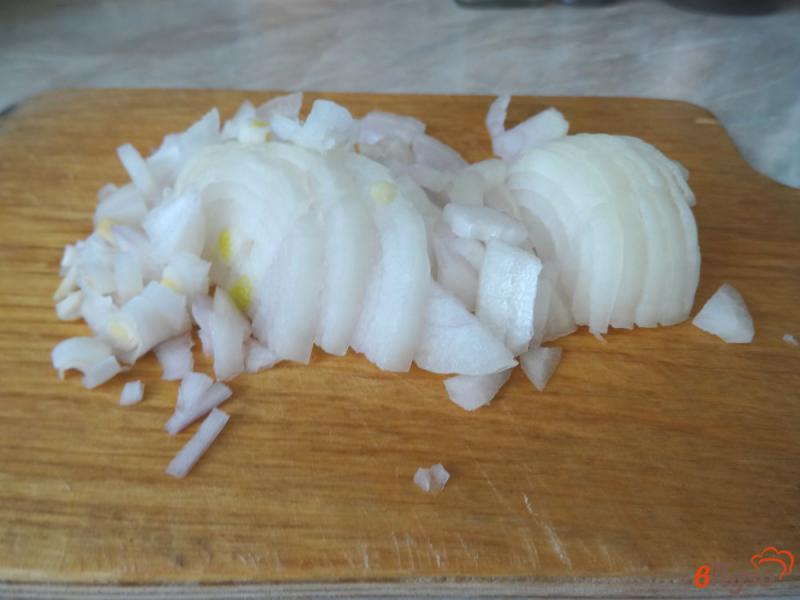 Фото приготовление рецепта: Кабачки жареные с перцем и луком шаг №2