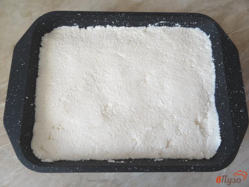 Фото приготовление рецепта: Творожная запеканка с кокосовой мукой шаг №6