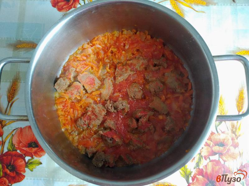 Фото приготовление рецепта: Печень с овощами в томатном соусе шаг №11