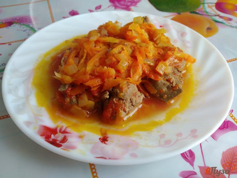 Фото приготовление рецепта: Печень с овощами в томатном соусе шаг №12