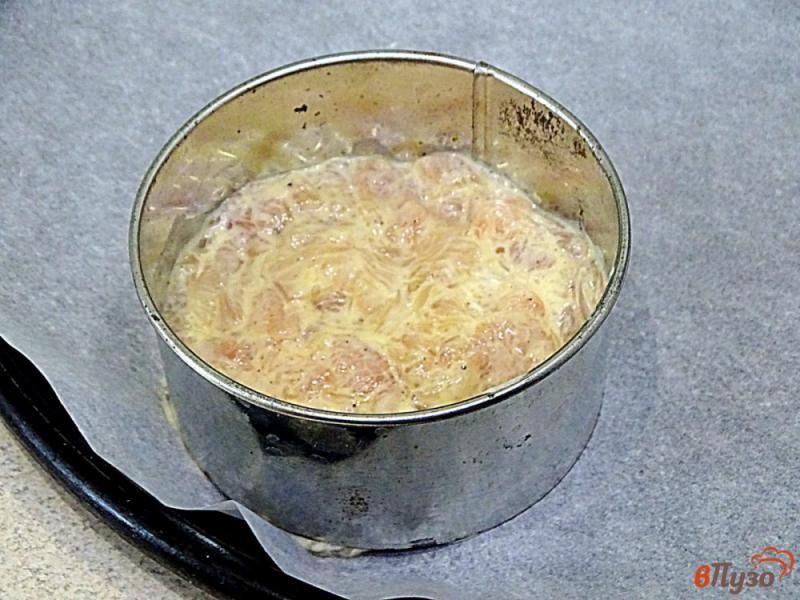Фото приготовление рецепта: Рубленый куриный шницель с помидорами шаг №5