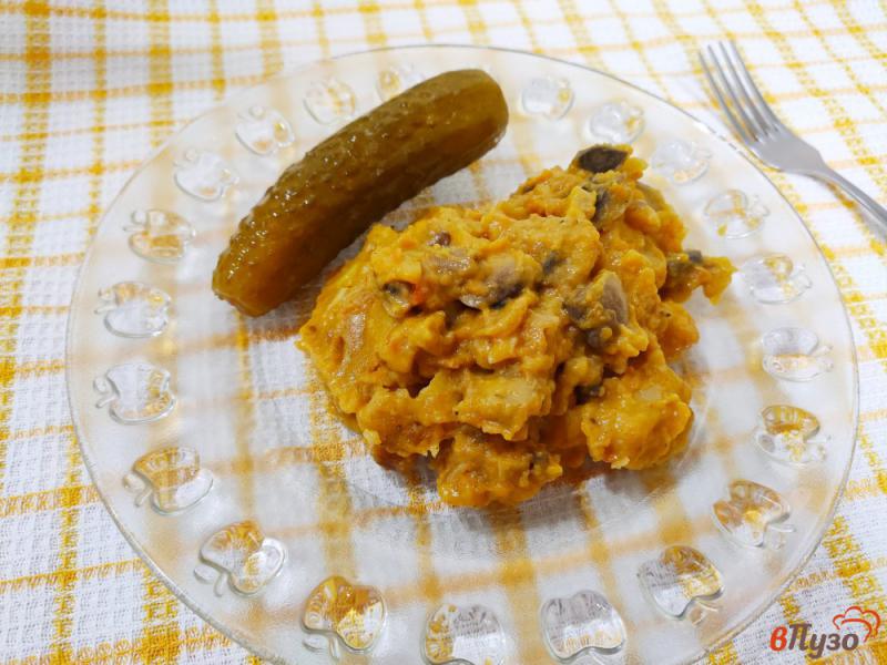 Фото приготовление рецепта: Картофель с грибами и майонезом шаг №6