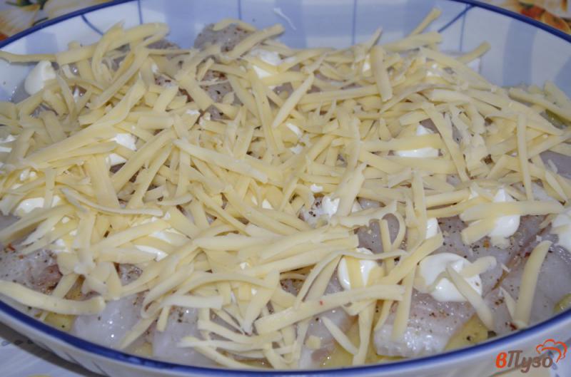 Фото приготовление рецепта: Филе камбалы запеченное с картофелем шаг №3