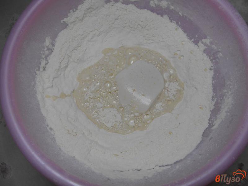 Фото приготовление рецепта: Сырные лепешки в духовке шаг №2
