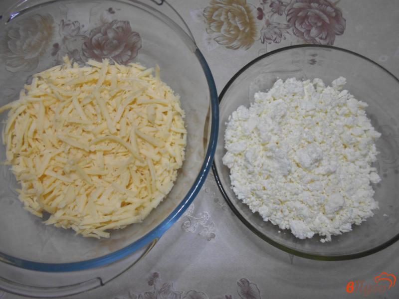 Фото приготовление рецепта: Сырные лепешки в духовке шаг №5
