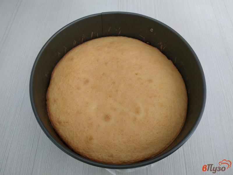 Фото приготовление рецепта: Торт - суфле на бисквите шаг №4