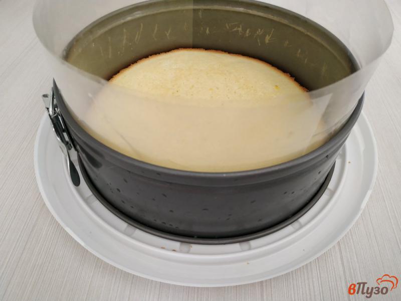 Фото приготовление рецепта: Торт - суфле на бисквите шаг №7