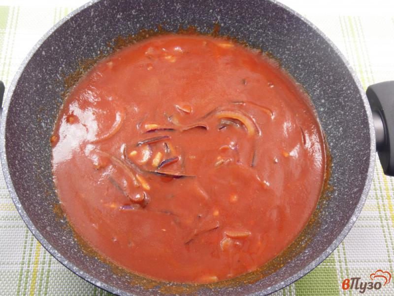 Фото приготовление рецепта: Стейки из свинины в томатном соусе шаг №4