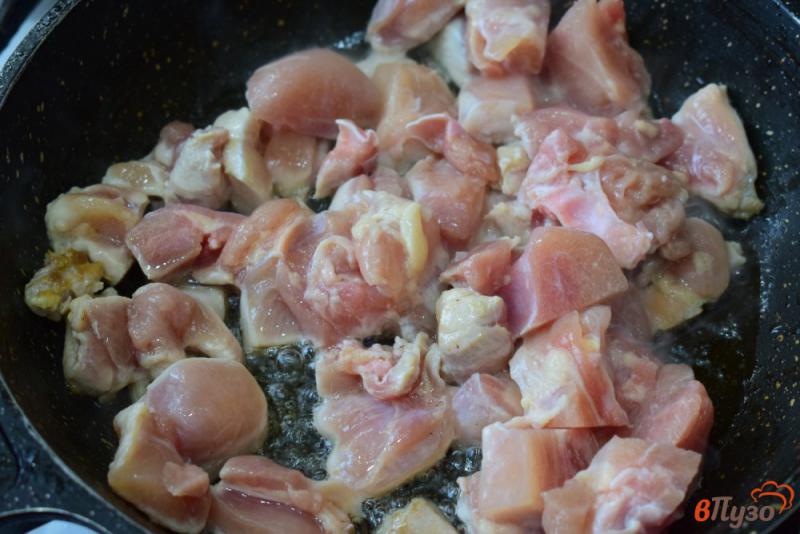 Фото приготовление рецепта: Курица с брокколи в сливочном соусе шаг №1